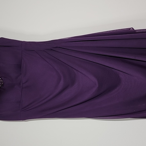 XCape Sleeveless Beaded Scoop-neck Collar Evening Gown Size 4 - Picture 3 of 12